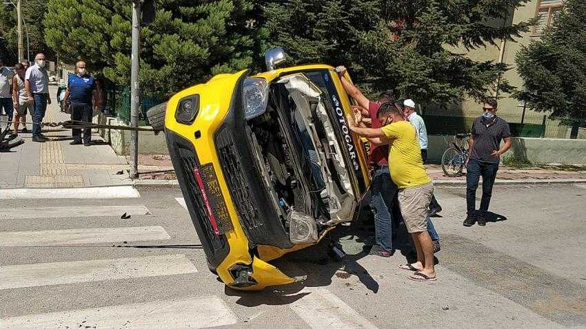 BURDUR’DA TRAFİK KAZASI 8 YARALI