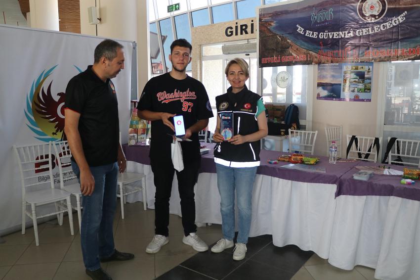 MAKÜ’YE KAYIT İÇİN GELEN ÖĞRENCİLERE BİLGİLENDİRME