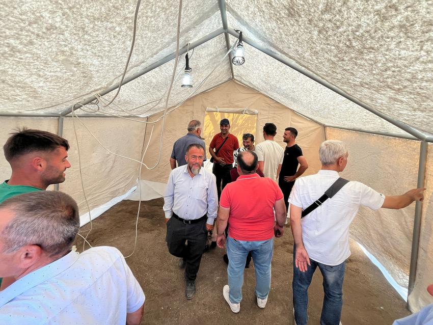 Burdur’da Çobanlara Yaşam Çadırı ve Güneş Paneli Dağıtıldı