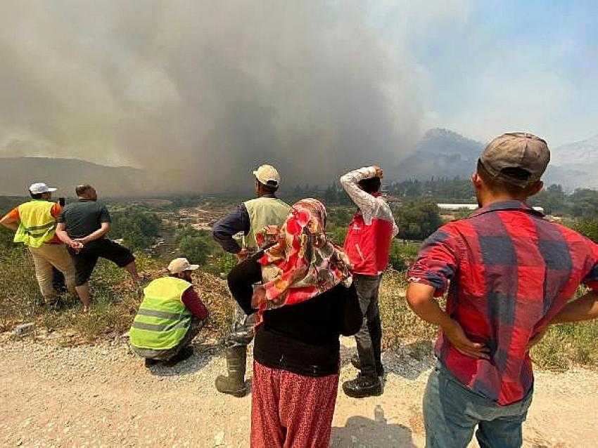 Komşuda yangın sürüyor