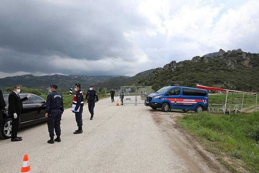 Vali Şıldak, Çeltikçi ilçesi ‘Karantina’ tedbirlerini yerinde inceledi