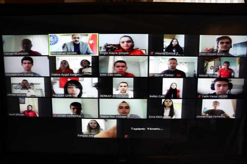 Vali Şıldak, video konferansla Burdur’daki sporcu gençlerle bir araya geldi