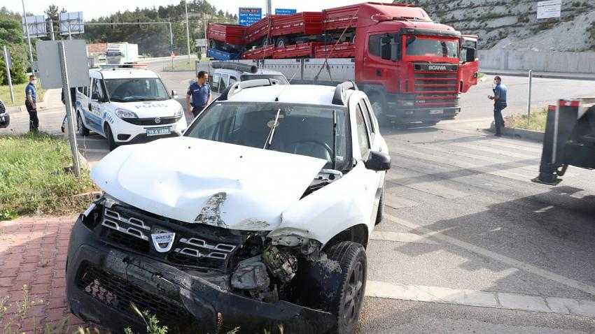 Burdur’da Antalya kavşağı’nda trafik kazası; 1 yaralı