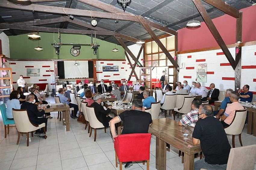 VALİ ARSLANTAŞ MERKEZ MAHALLE MUHTARLARI İLE BİR ARAYA GELDİ