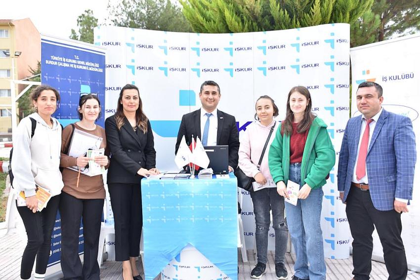 İŞKUR YÜKSEKÖĞRETİM ÖĞRENCİLERİ’NİN YANINDA
