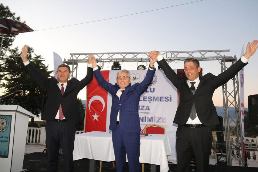 BURDUR BELEDİYESİ’NDE TOPLU İŞ SÖZLEŞMESİ SEVİNCİ