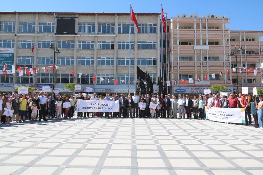 BURDUR’DA KORUYUCU AİLE FARKINDALIK YÜRÜYÜŞÜ