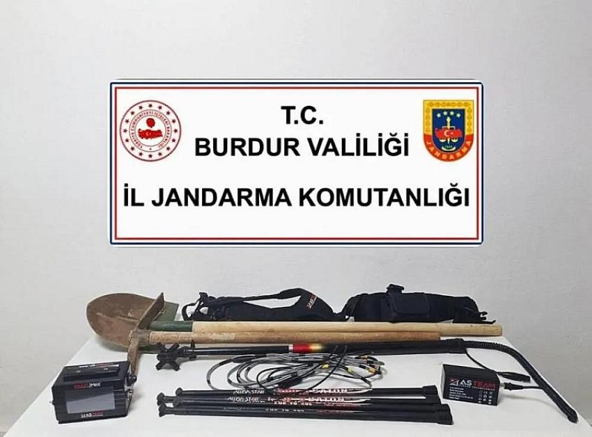 Burdur’da Kaçakçılık ve Uyuşturucu Operasyonları: 3 Kişi Tutuklandı