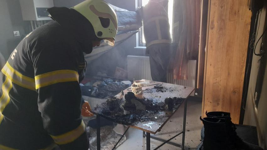 Burdur’da prizde unutulan ütü yangına neden oldu