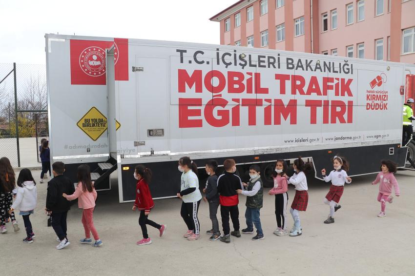 MOBİL EĞİTİM TIRI BURDUR’DA