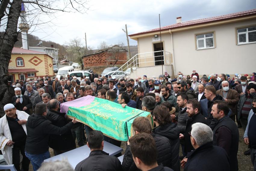 BURDUR’DA AYRI YAŞADIĞI EŞİ TARAFINDAN ÖLDÜRÜLEN KADININ CENAZESİ ORDU’DA DEFNEDİLDİ