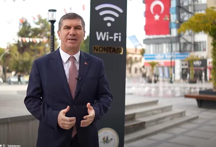 Cumhuriyet Meydanı’nda Ücretsiz Wi-Fi Hizmeti Başladı