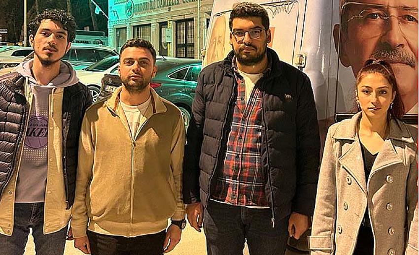 CHP’li gençler, depremzede aileleri ziyaret ediyor