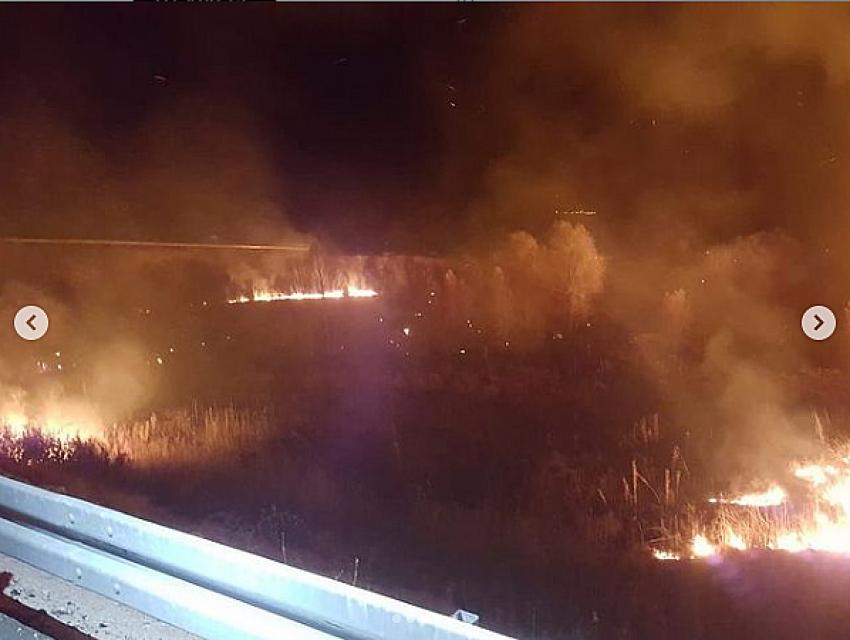 Karaçal'da gece çıkan yangın kontrol altına alındı