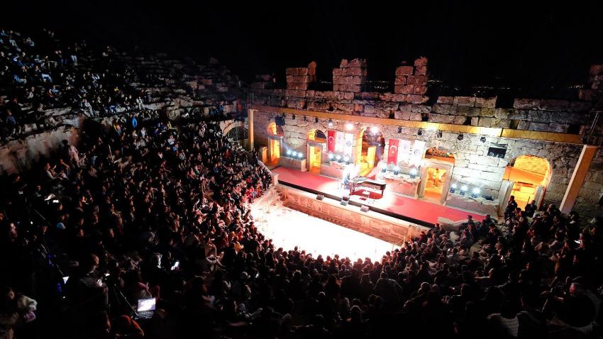 Kibyra'da Büyülü Gece: Anjelika Akbar'dan Unutulmaz Resital!