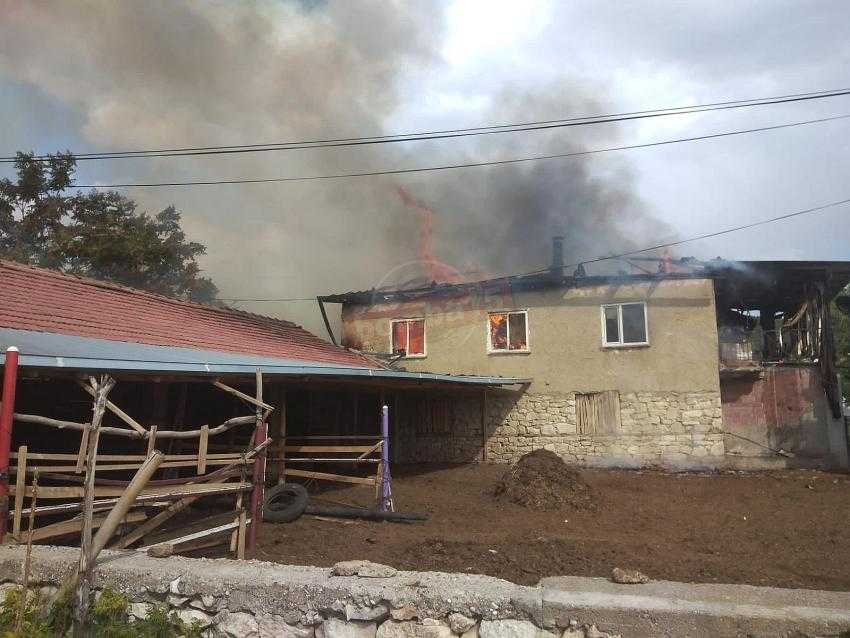 Çendik Köyünde Ev Yangını