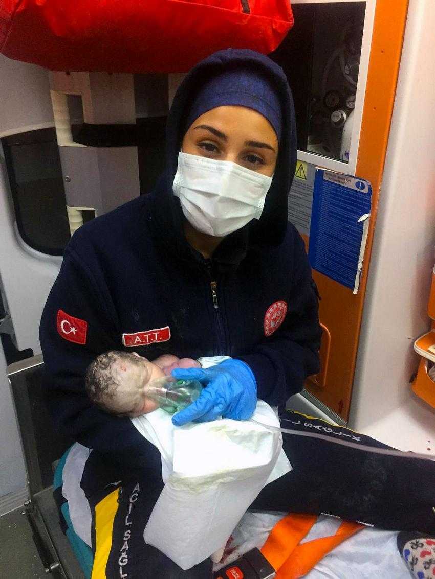 Burdur'da Ambulansta Mucize Doğum