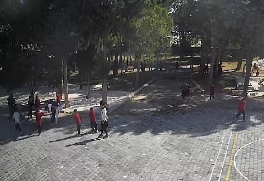 Burdur’da Hayat Kurtaran Anlar! Öğretmenlerden Heimlich manevrası