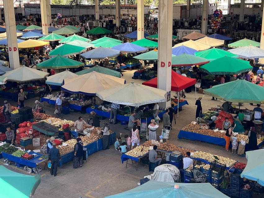Zirai don Burdur Salı Pazarı’nda fiyatları uçurdu