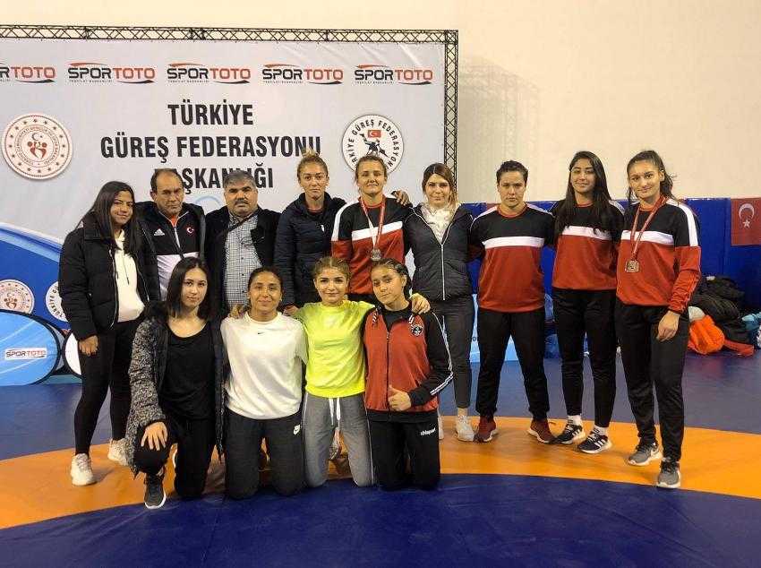 Burdur Belediye Spor Güreş Takımı Ödüle doymuyor