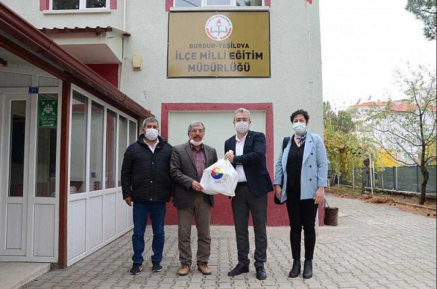 Burdur Ticaret Borsası’ndan Öğrencilere Kırtasiye Desteği