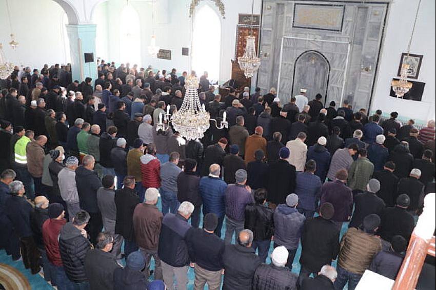 DEPREMDE ÖLENLER İÇİN GIYABİ CENAZE NAMAZI