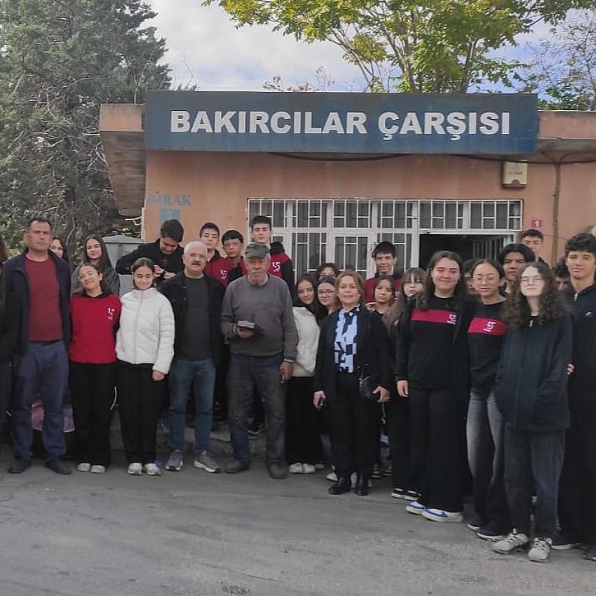 Burdur’un Son Bakır Ustası Hasan İmrak, Öğrencilere Mesleğin Sırlarını Anlattı