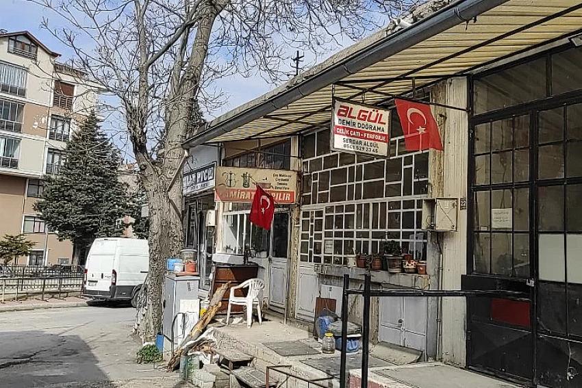 AĞAÇTAN DÜŞEN ESNAF ÖLÜMDEN DÖNDÜ