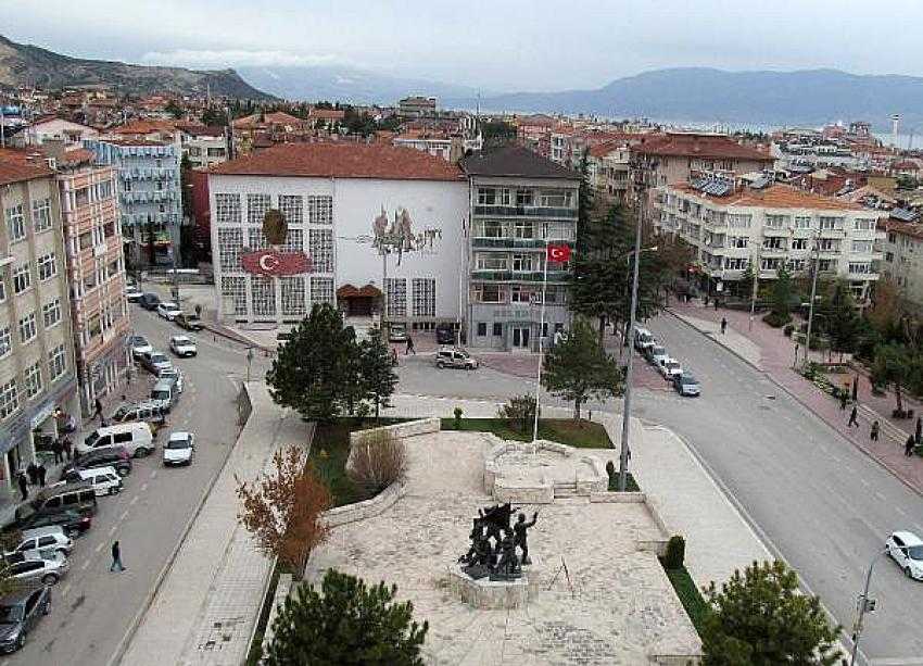 Burdur Belediyesinden Cumhuriyet Meydanı Açıklaması