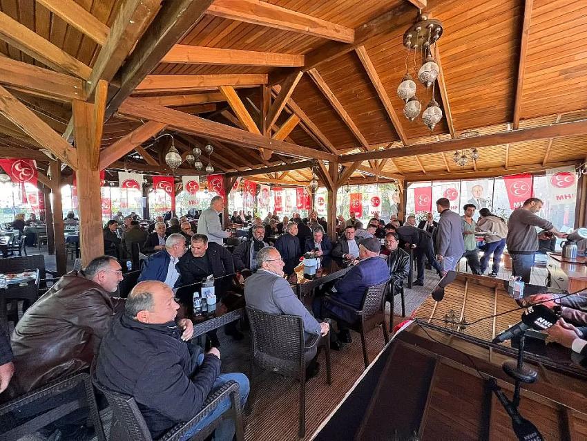 MHP’li adaylar, muhtarlar ile kahvaltıda buluştu