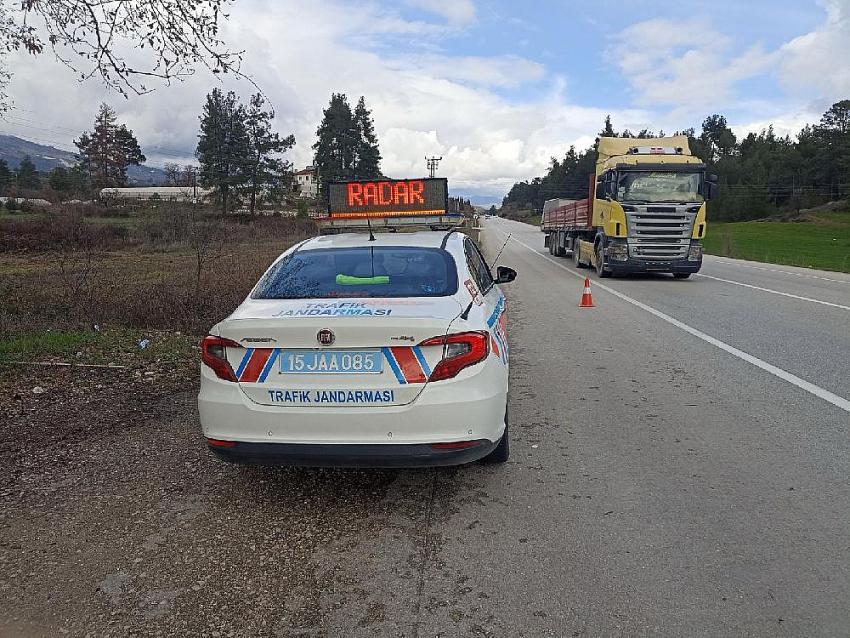 Burdur'da trafik denetimi, 7 araç trafikten men edildi!