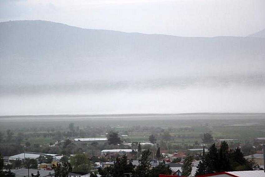 BURDUR GÖLÜ’NÜN KURUYAN ALANLARINDAN ZARARLI TOZLAR ETRAFA SAÇILIYOR