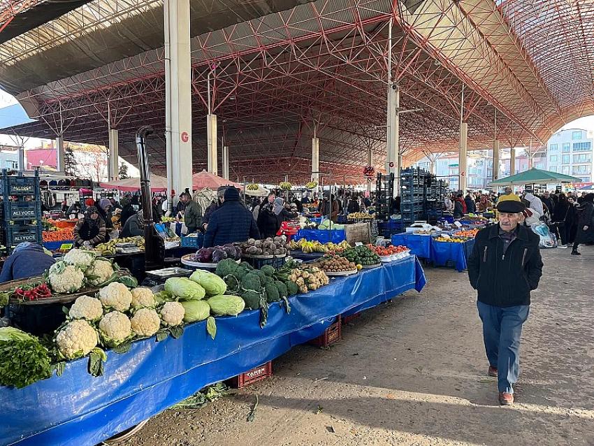 Burdur'da Vatandaş Şaşkın, Esnaf Dertli: “Hareket Var Ama Satış Yok!”