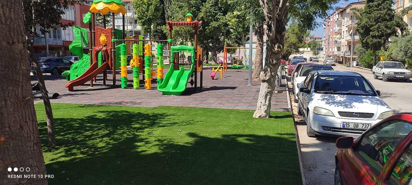 BURDUR’DAKİ PARKLAR BAŞTAN AŞAĞI YENİLENİYOR