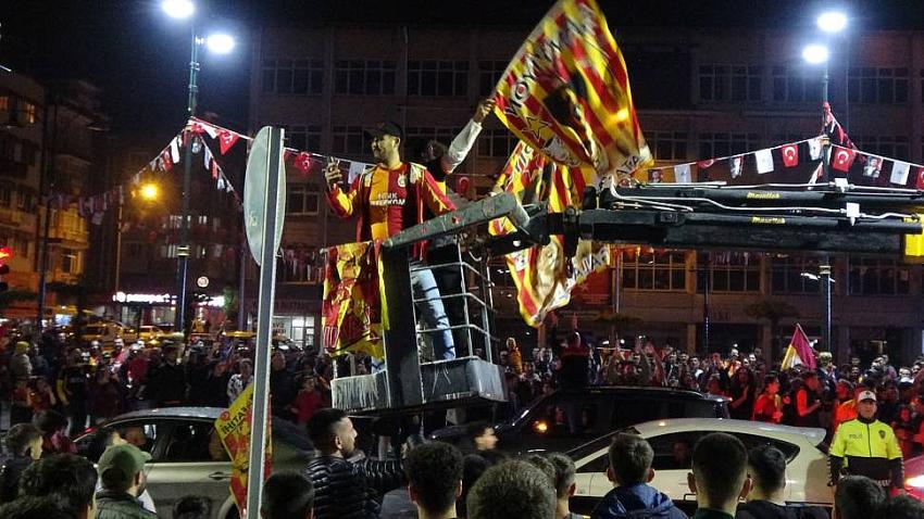 Şampiyon Galatasaray! Burdurlular sokakta!