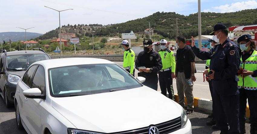 BURDUR’DA TRAFİK HAFTASI DOLAYISIYLA SÜRÜCÜLER BİLGİLENDİRİLDİ