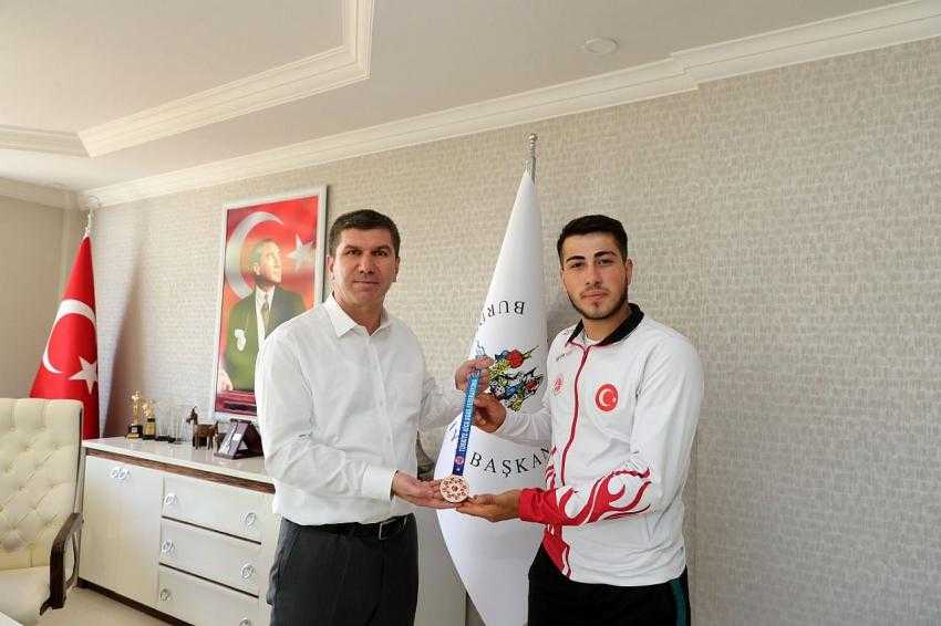 Türkiye Şampiyonundan Başkan Ercengiz’e ziyaret
