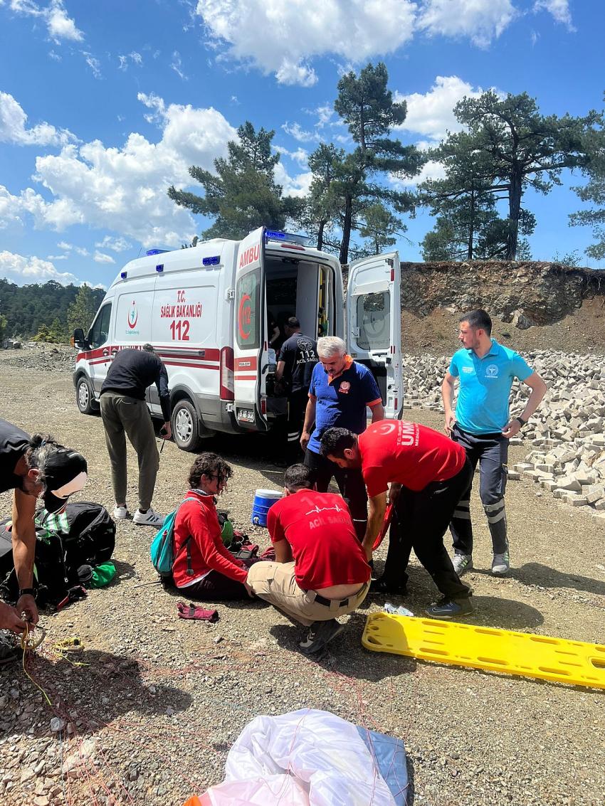 ORMANLIK ALANA DÜŞEN YAMAÇ PARAŞÜTÇÜSÜ KURTARILDI