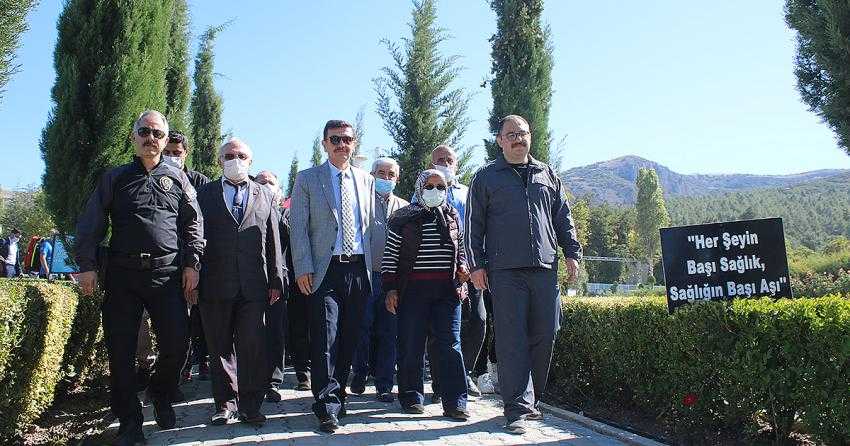 “SAĞLIKLI YAŞAM” İÇİN BURDUR GÖLÜ’NDE YÜRÜYÜŞ DÜZENLENDİ