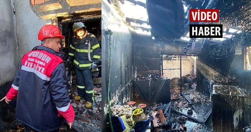 BURDUR’DA TEK KATLI EV YANDI