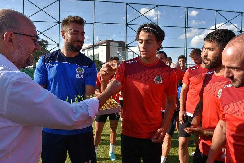 Rektör Korkmaz, Aytemiz Alanyaspor Kampını Ziyaret Etti