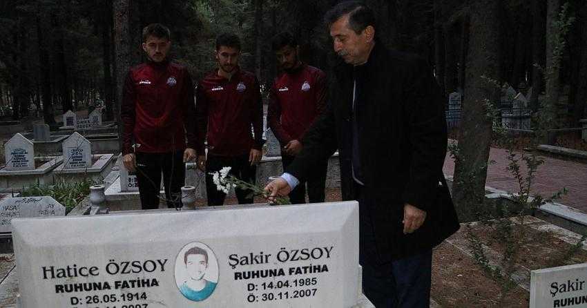 MAKÜSPORLU FUTBOLCULARDAN ŞAKİR ÖZSOY’A VEFA