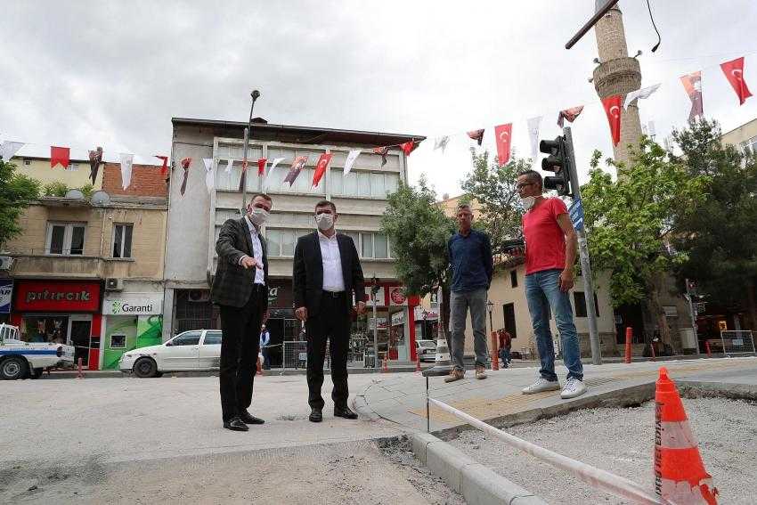 Başkan Ercengiz, Kaldırım çalışmalarını yerinde inceledi