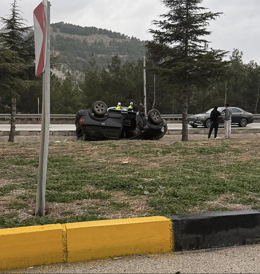 Burdur–Antalya Yolunda Takla Attı! 2 Kişi Yaralandı