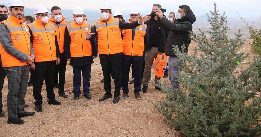 BAKAN DÖNMEZ, MADEN REHABİLİTASYON ALANINDA FİDAN DİKTİ