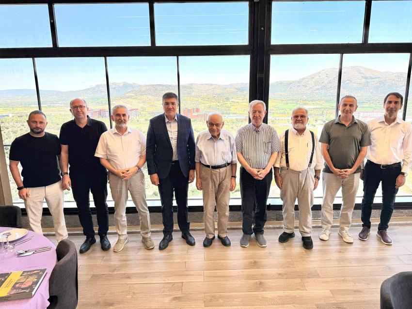 MAKÜ’de Duayen Hocalarla İstişare Toplantısı