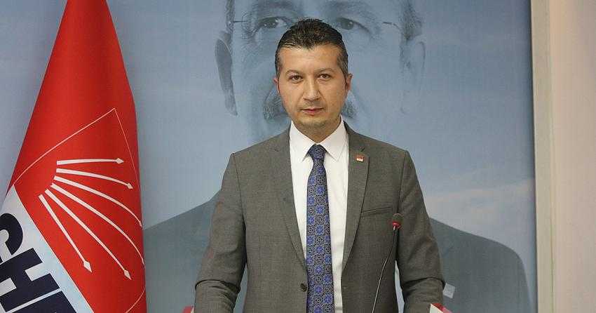 CHP’Lİ AKBULUT’TAN DÖVİZ ÇIKIŞI: “PARAMIZ DEĞERSİZLEŞİYOR VE PUL OLUYOR”