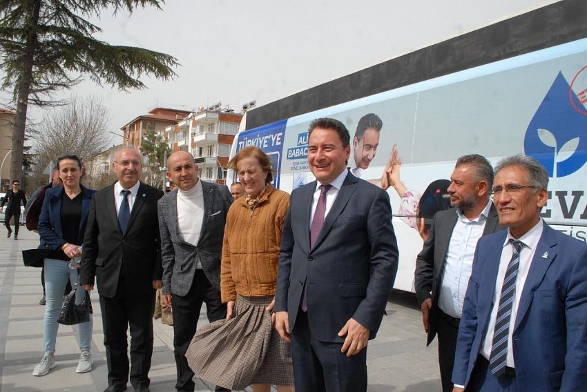 Ali Babacan, Burdur'da halkı selamladı