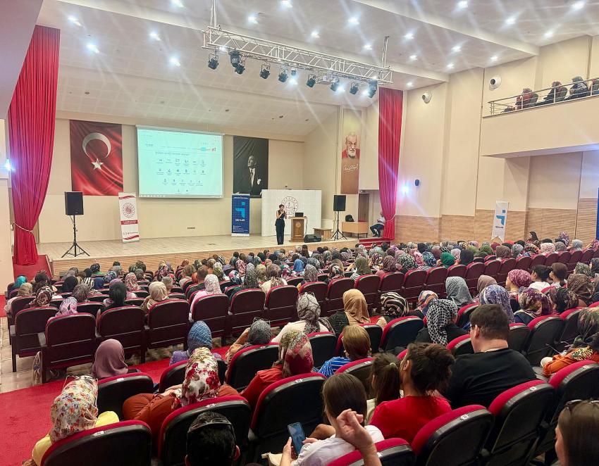 Burdur’da Gençlere İş Arama Rehberliği Verildi