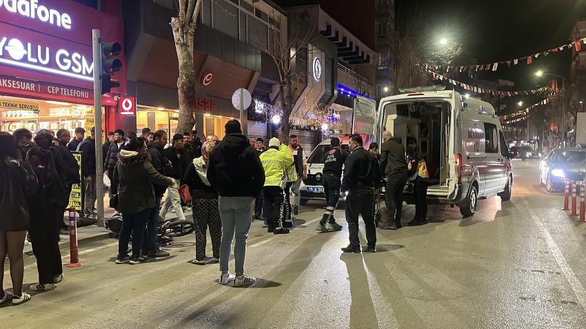 Burdur Gazi Caddesi’nde Kaza: Yaralı Hastaneye Kaldırıldı